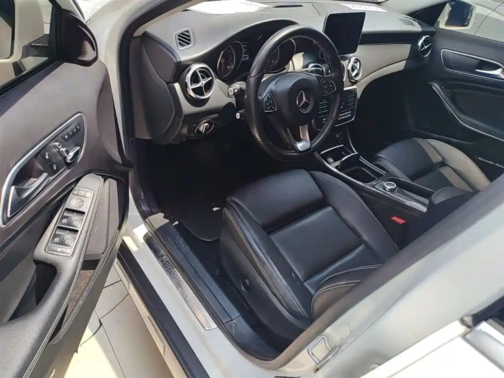 Mercedes-Benz GLA 2018 — фото 16