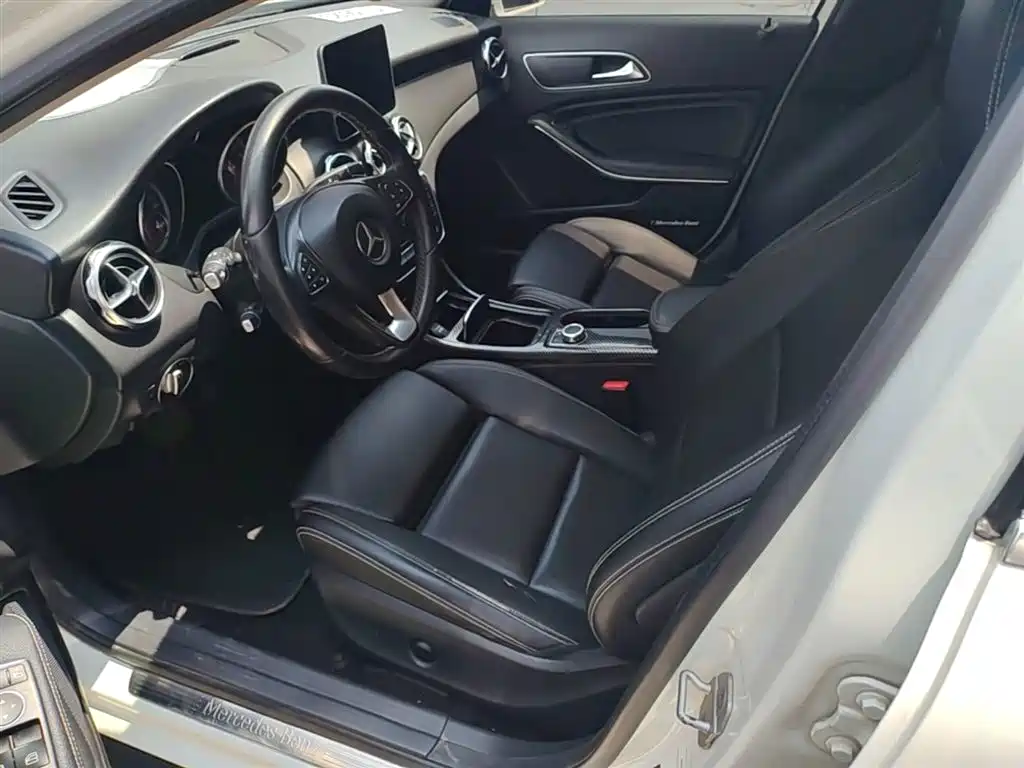Mercedes-Benz GLA 2018 — фото 15