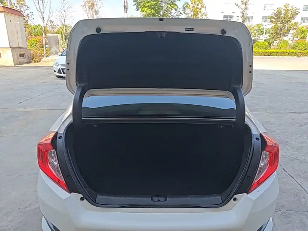 Honda Civic 2019 — фото 19