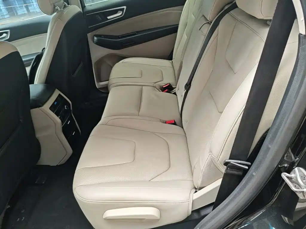 Ford Edge 2016 — фото 17