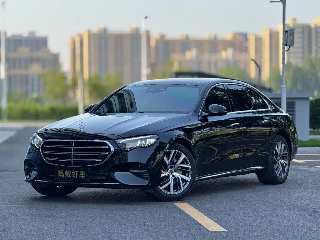 Mercedes-Benz E-Class 2025 — фото 1