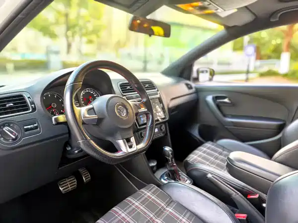 Volkswagen Polo 2015