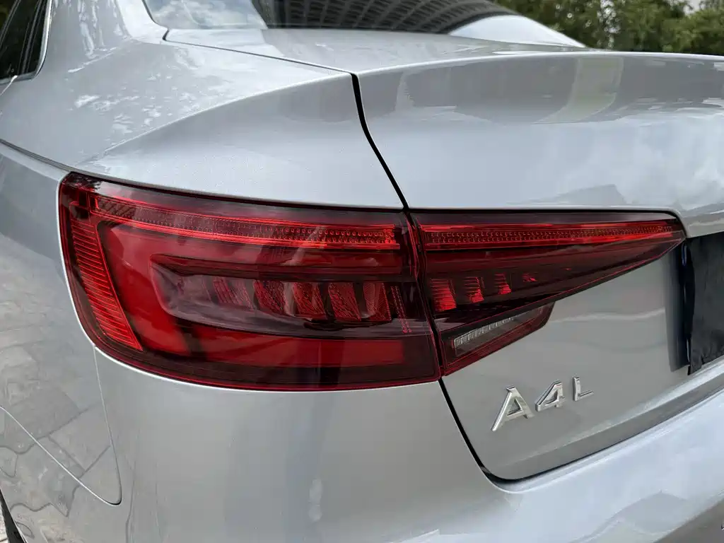 Audi A4L 2017 — фото 23