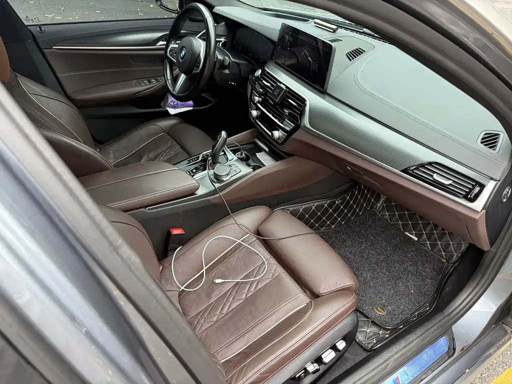 BMW 5 Series 2021 — фото 11