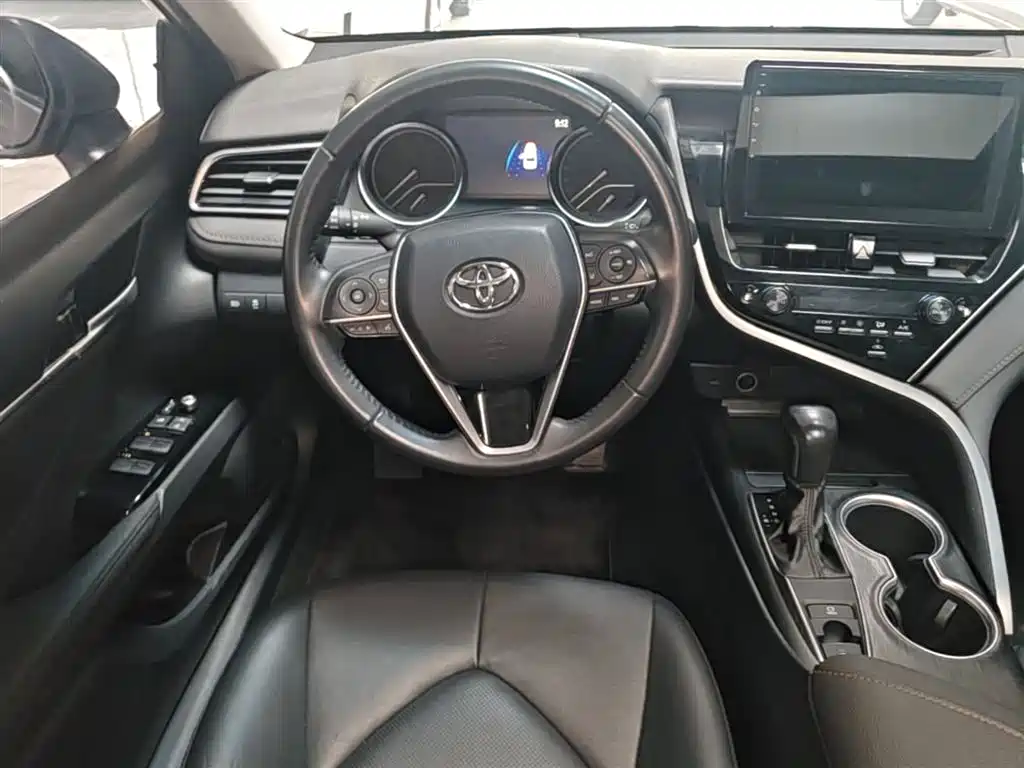 Toyota Camry 2022 — фото 11