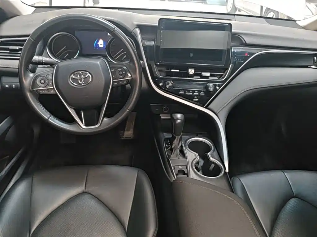 Toyota Camry 2022 — фото 10