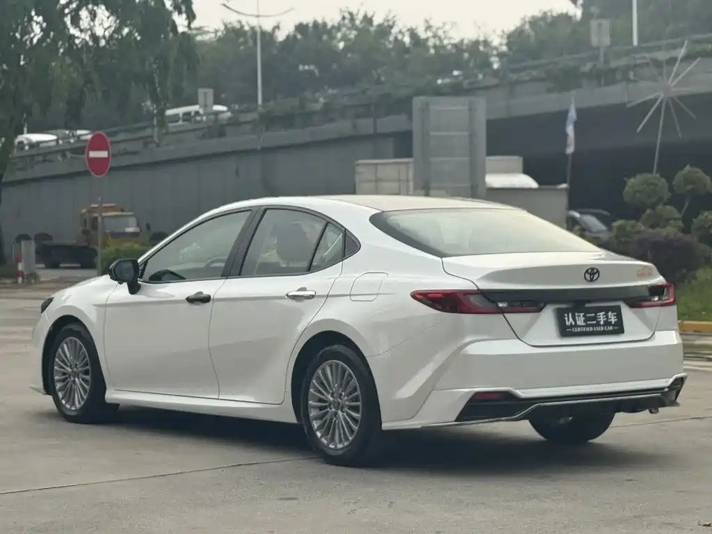 Toyota Camry 2024 — фото 11
