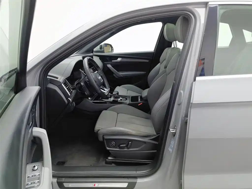 Audi Q5L Sportback 2022 — фото 10