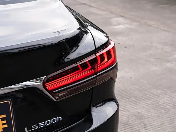 Lexus LS 2021