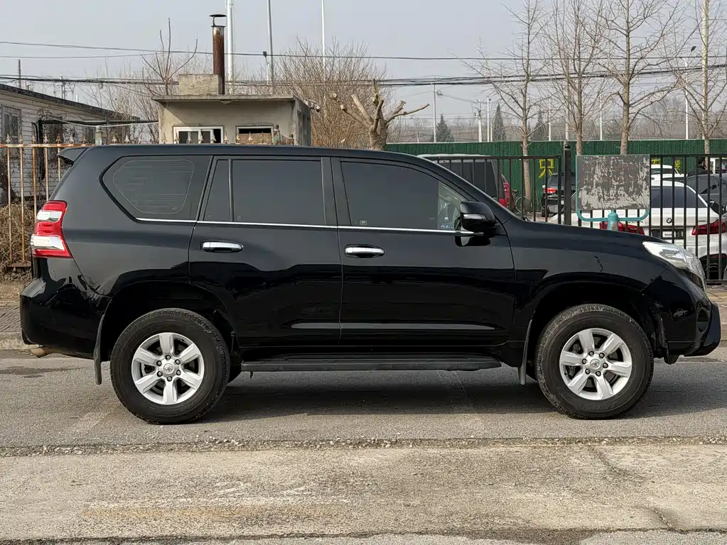 Toyota Prado 2015 — фото 7