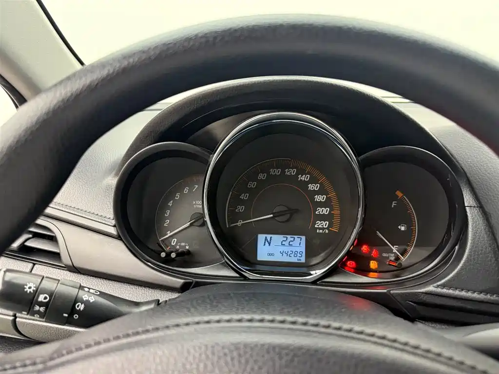 Toyota Yaris L 2021 — фото 10