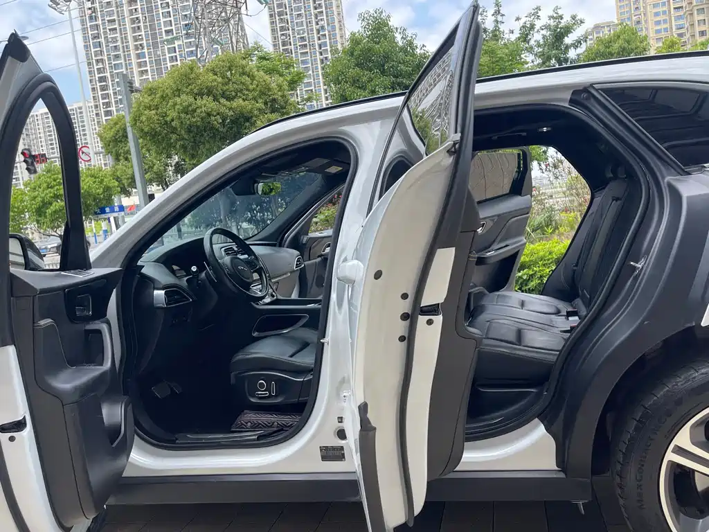 Jaguar F-PACE 2020 — фото 20