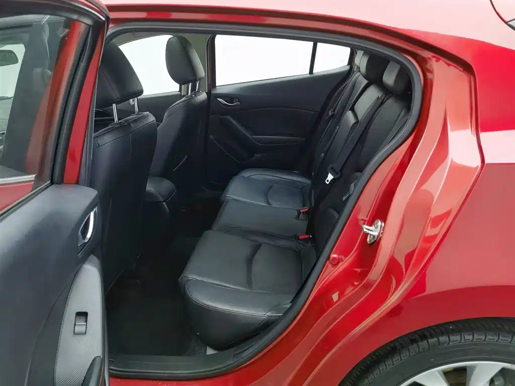 Mazda 3 Axela 2016 — фото 15