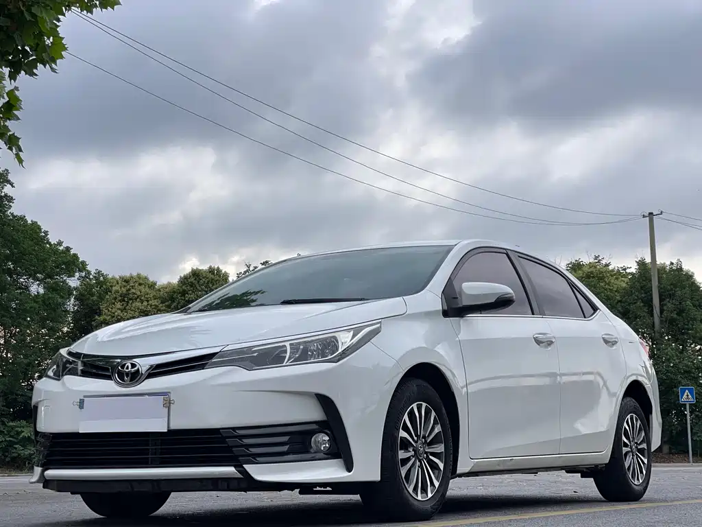 Toyota Corolla 2018 — фото 1