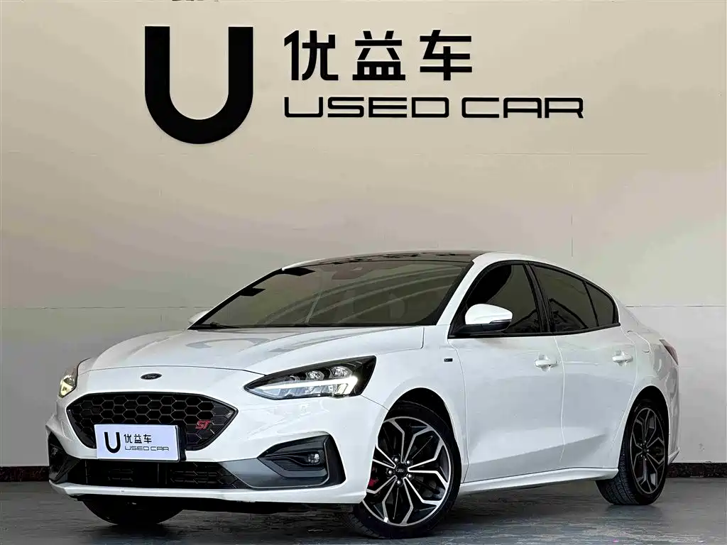 Ford Focus 2021 — фото 1