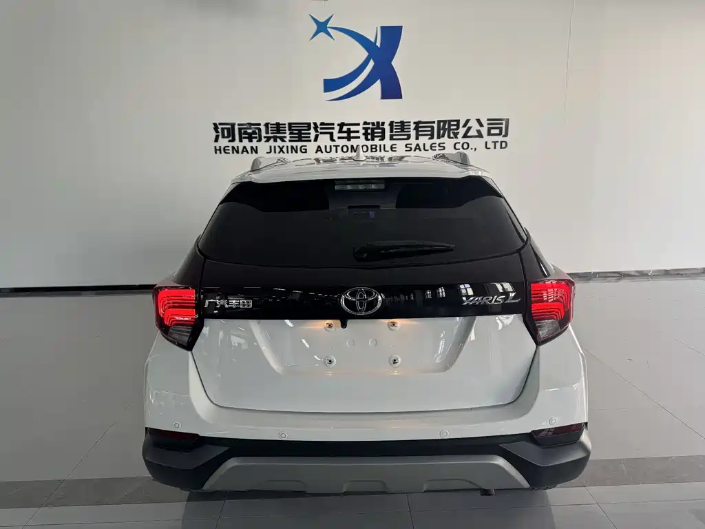 Toyota Yaris L 2023 — фото 11
