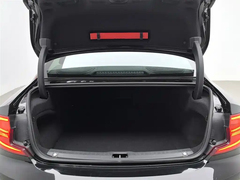 Volvo S90 2018 — фото 16