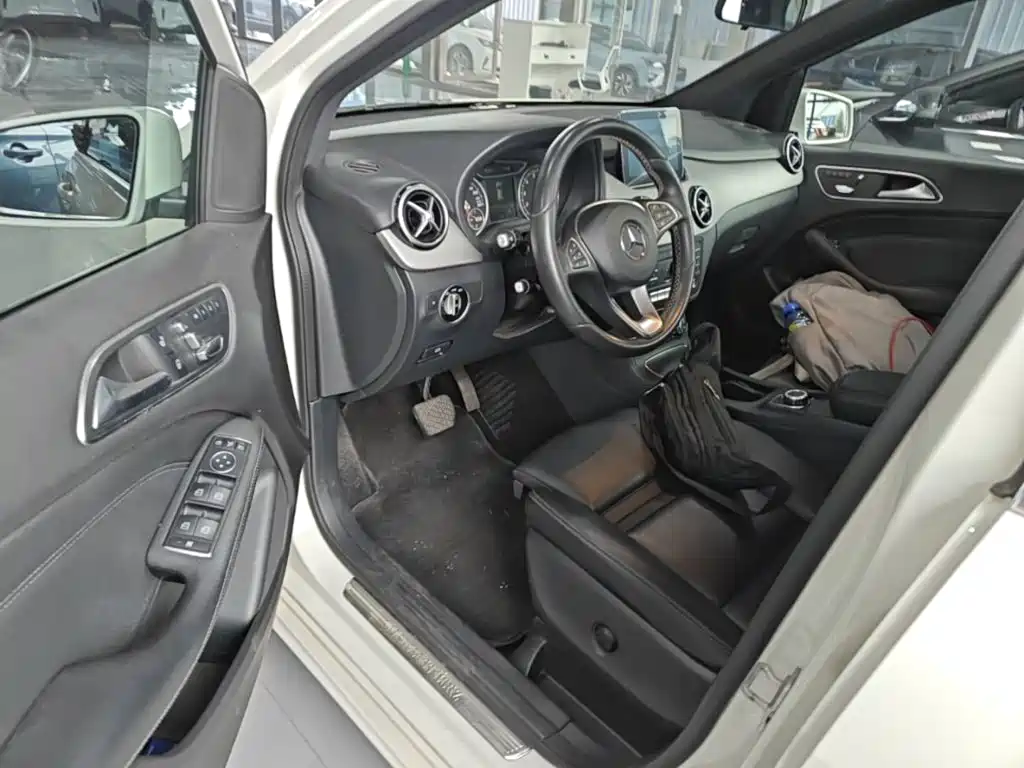 Mercedes-Benz B-Class 2017 — фото 16
