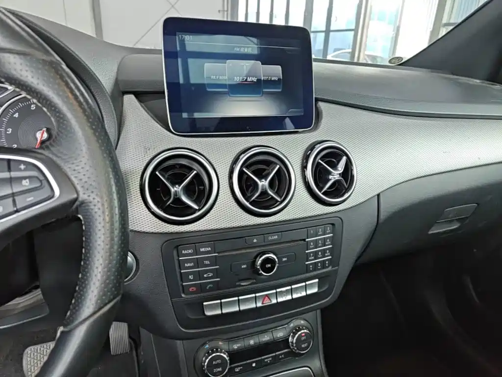 Mercedes-Benz B-Class 2017 — фото 13
