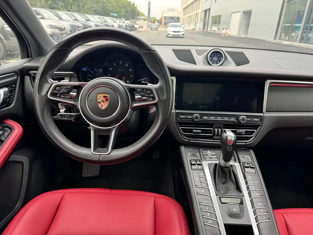 Porsche Macan 2019 — фото 12