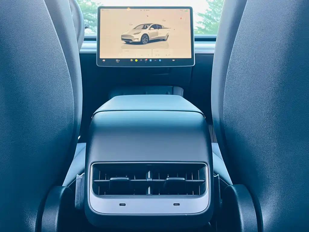 Tesla Model Y 2024 — фото 19
