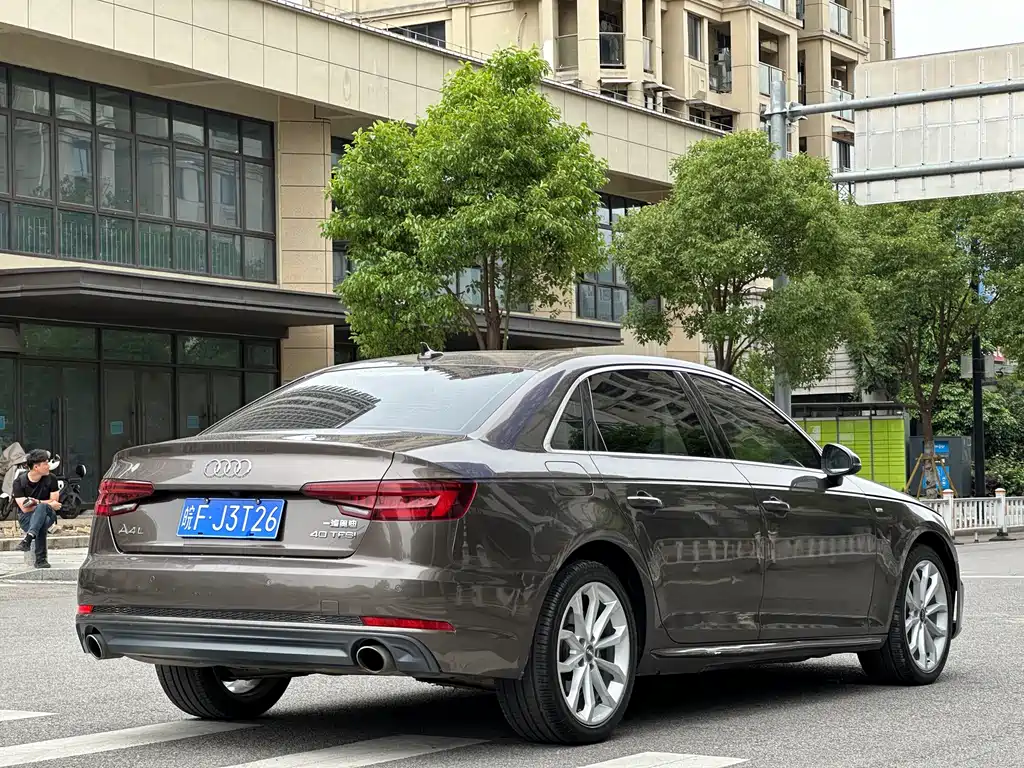 Audi A4L 2018 — фото 19