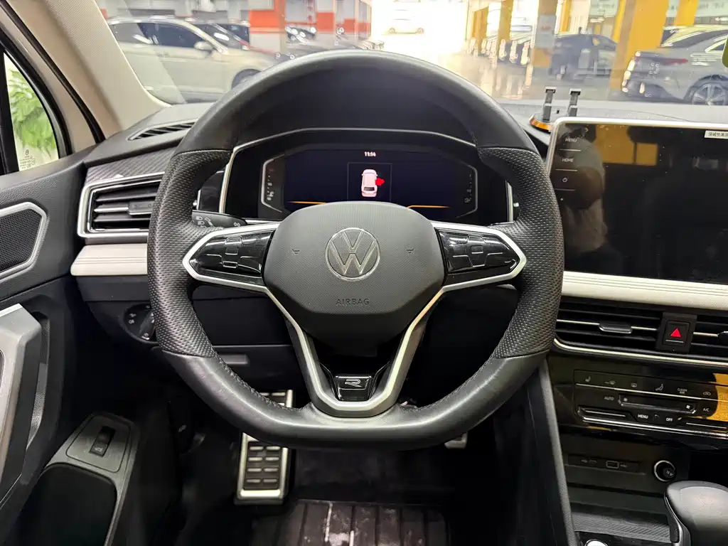 Volkswagen Tiguan L 2022 — фото 13