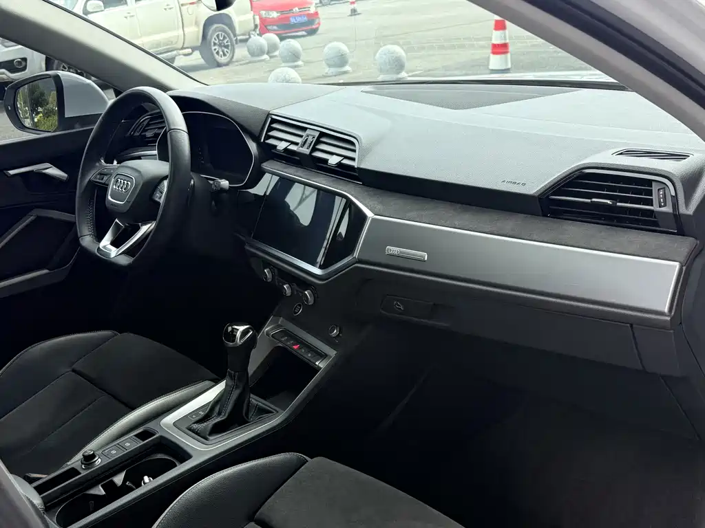 Audi Q3 2021 — фото 12
