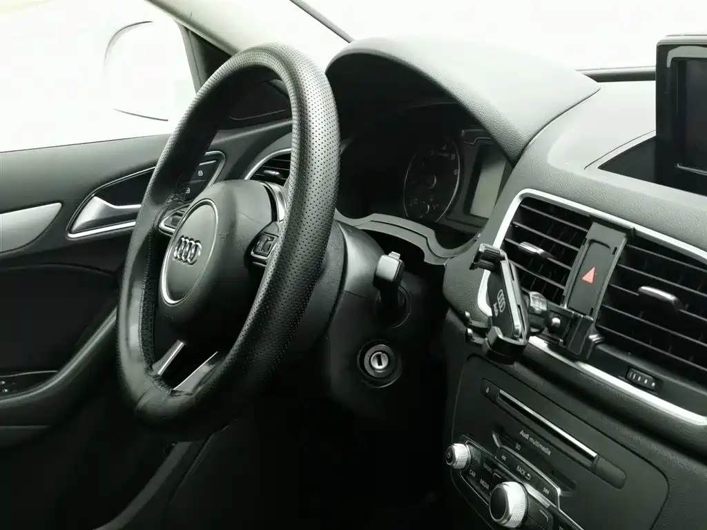 Audi Q3 2018 — фото 22