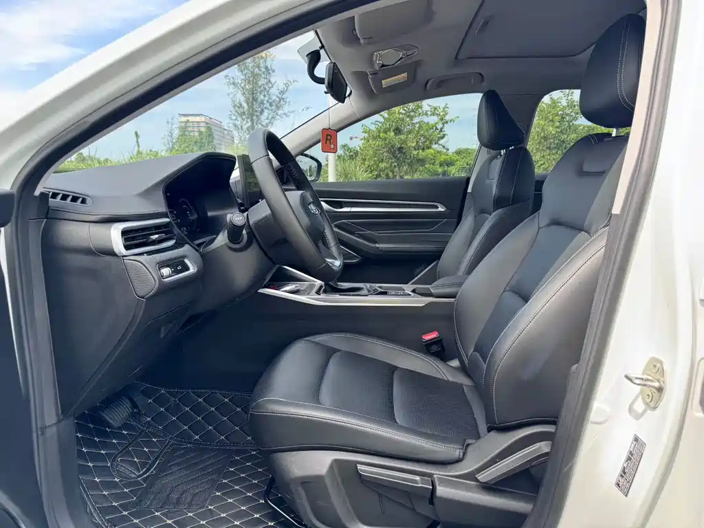 Geely Emgrand 2023