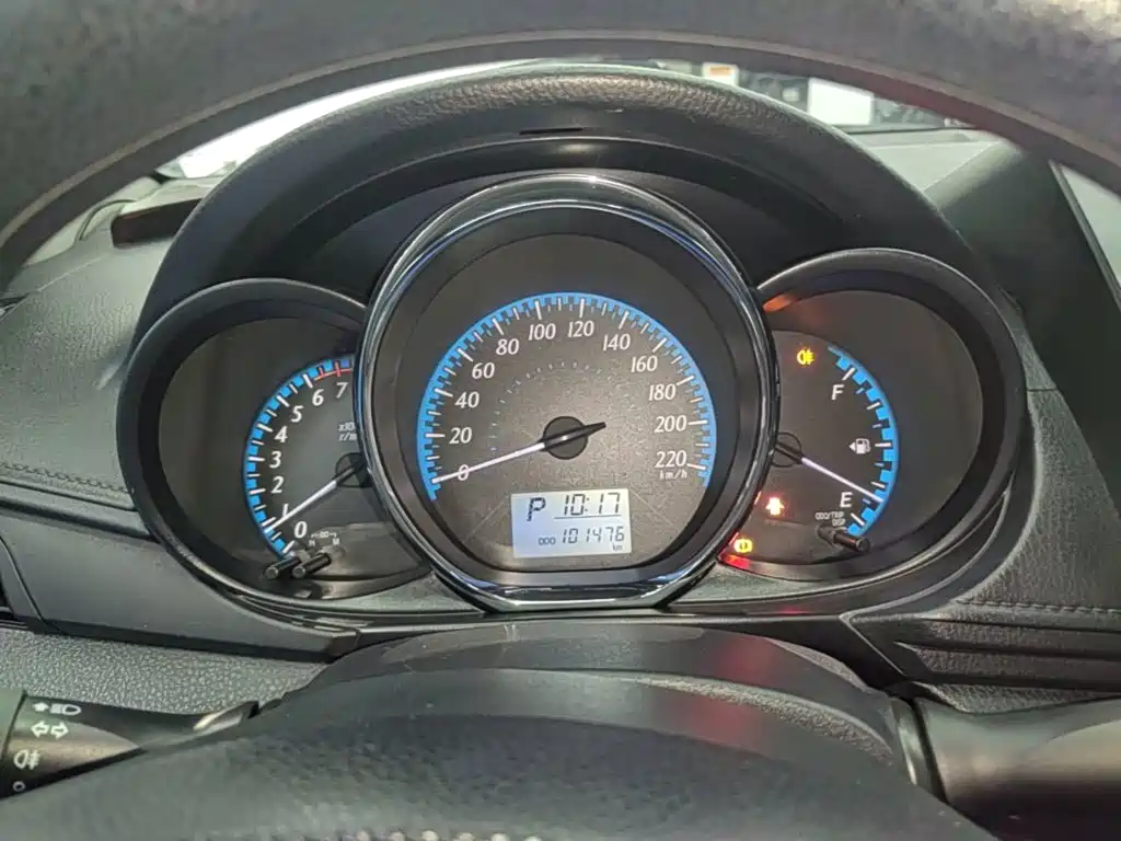 Toyota Yaris L 2019 — фото 12