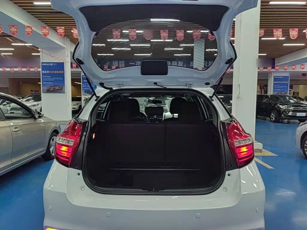Toyota Yaris L 2019 — фото 19
