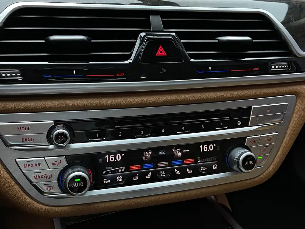 BMW 7 Series 2016 — фото 13