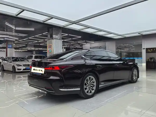 Lexus LS 2021