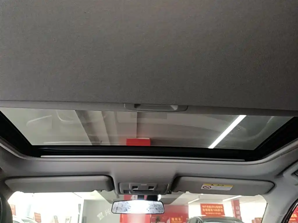 Toyota RAV4 2017 — фото 18