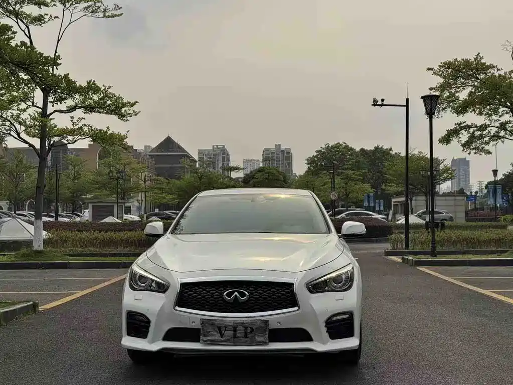 Infiniti Q50L 2015 — фото 2