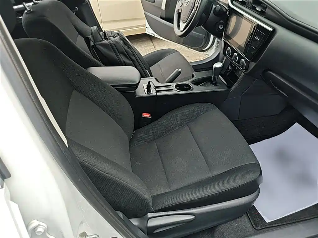 Toyota Corolla 2018 — фото 25