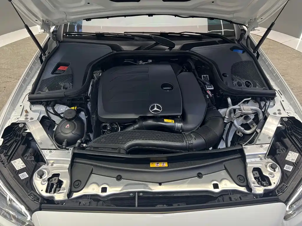 Mercedes-Benz E-Class 2024 — фото 16