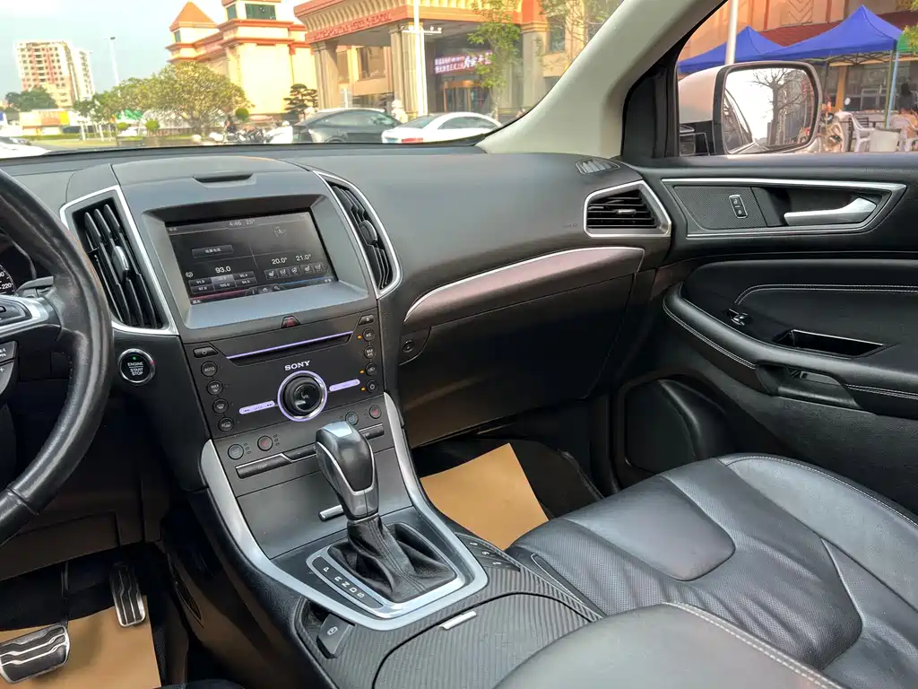 Ford Edge 2017 — фото 16