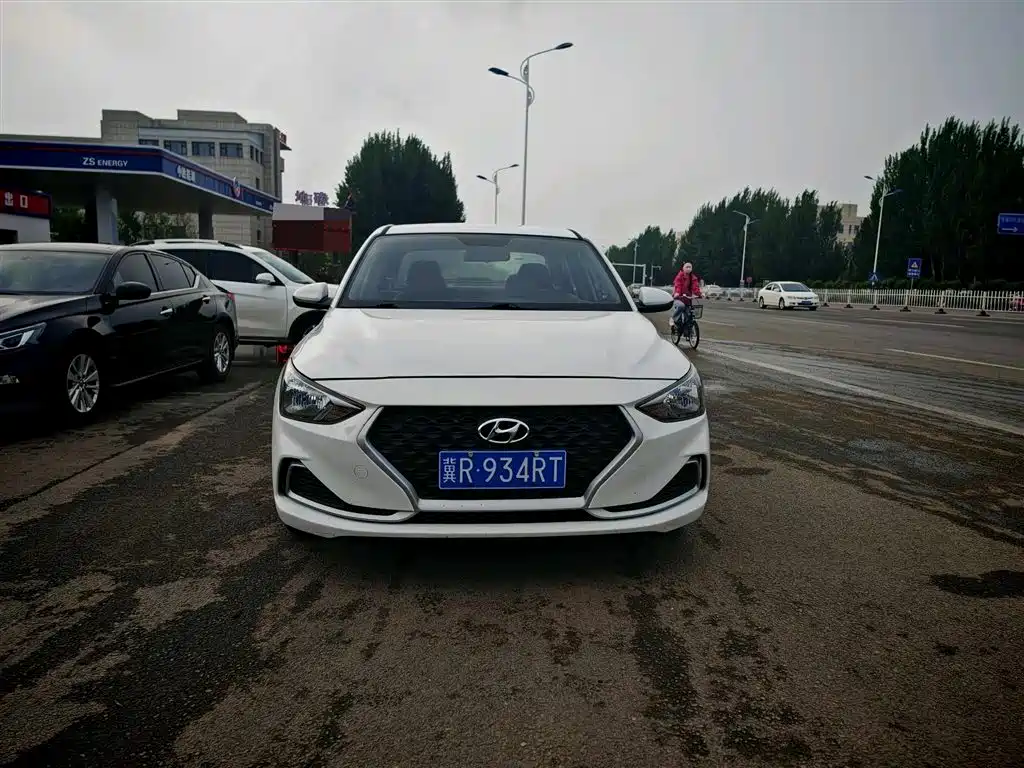 Hyundai Elantra 2021 — фото 2