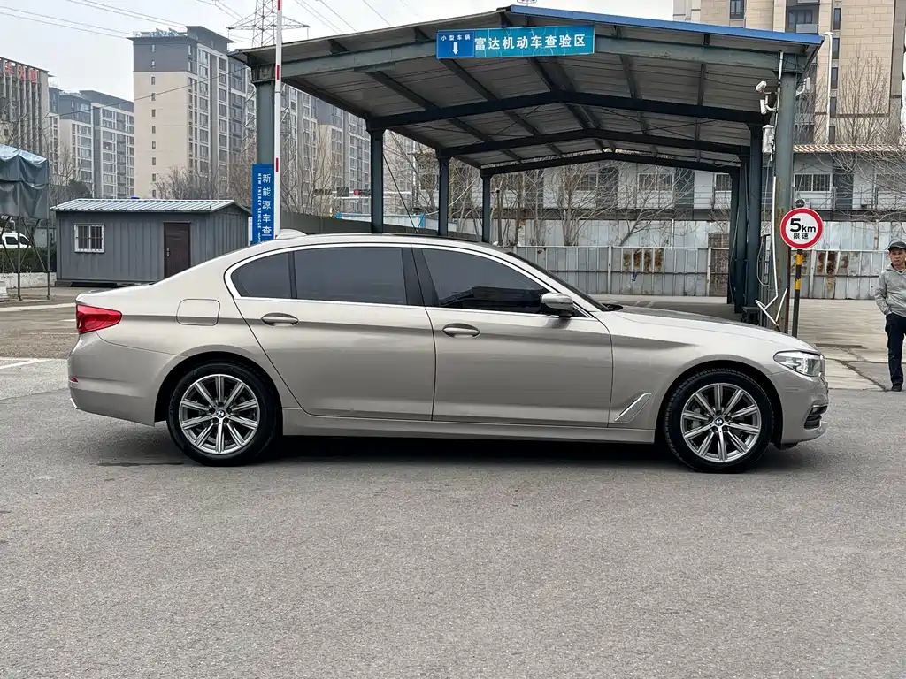 BMW 5 Series 2018 — фото 7