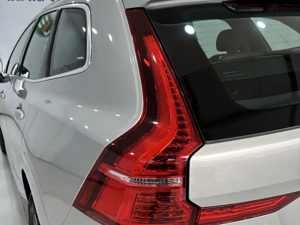 Volvo XC60 2025 — фото 9