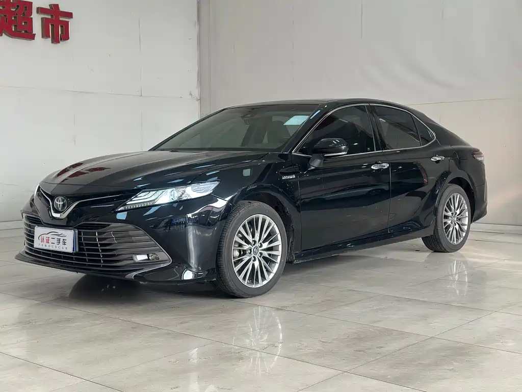 Toyota Camry 2018 — фото 1
