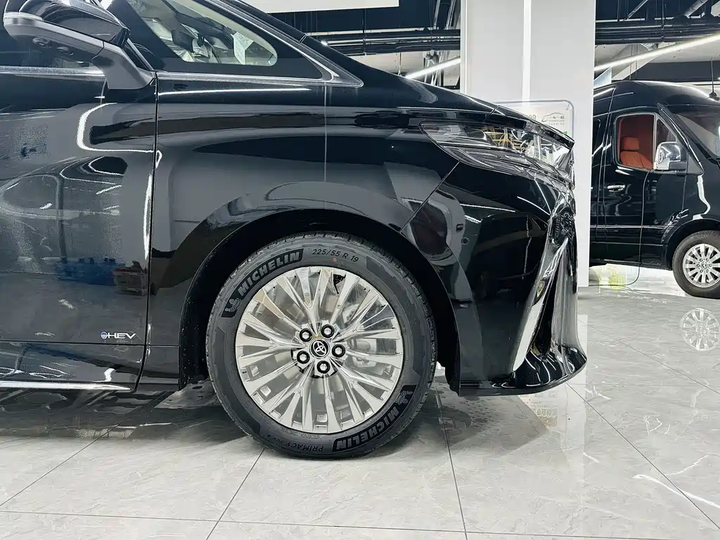 Toyota Alphard — фото 7