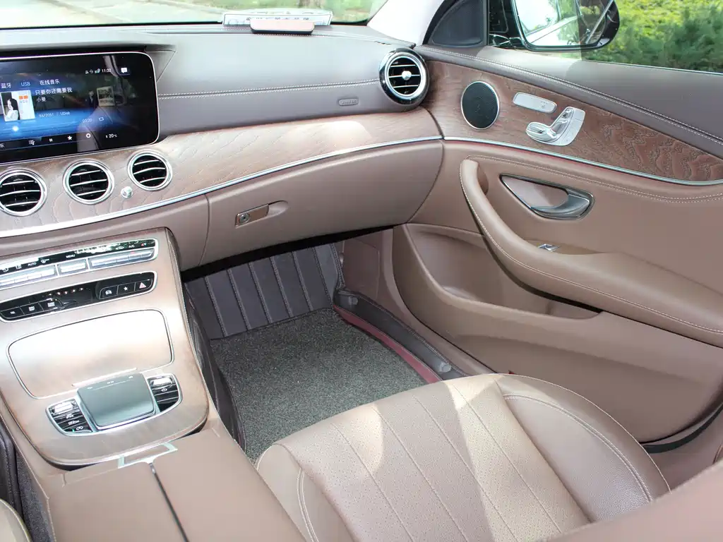 Mercedes-Benz E-Class 2023 — фото 11