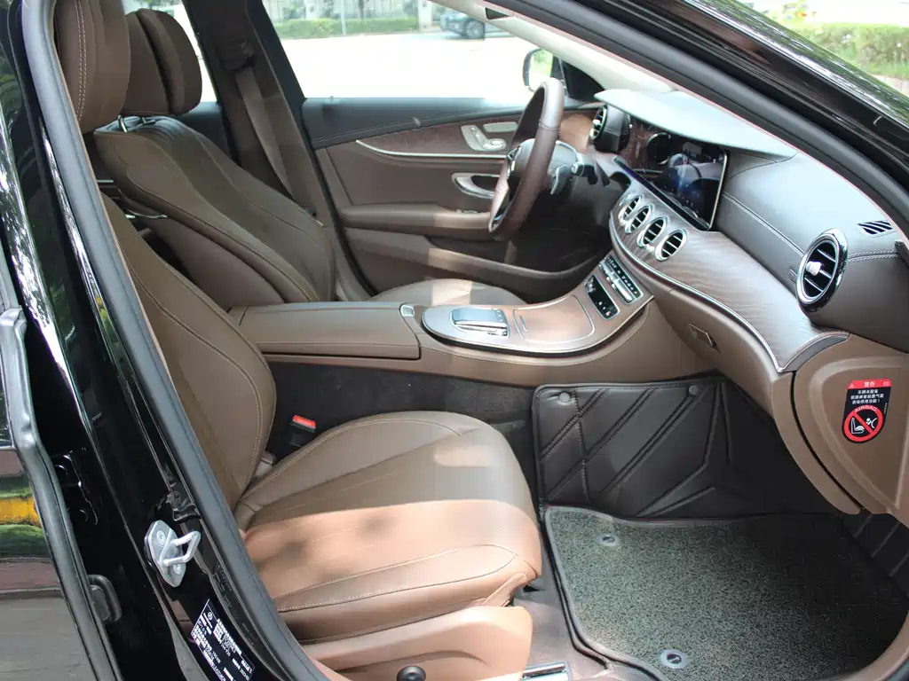 Mercedes-Benz E-Class 2023 — фото 18