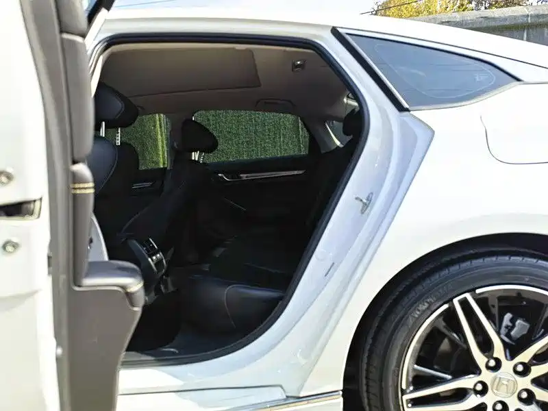 Honda Accord 2022 — фото 11