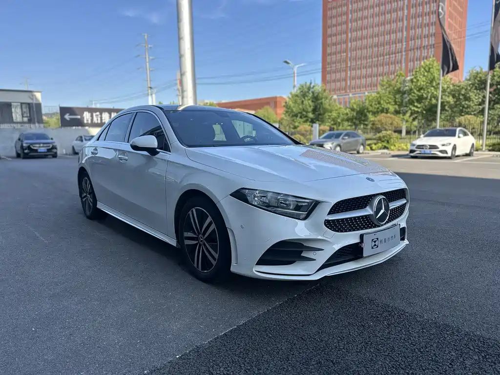 Mercedes-Benz A-Class 2019 — фото 3