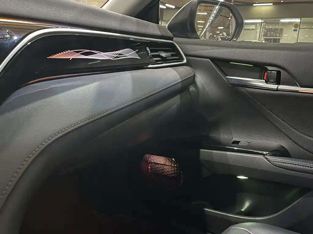 Toyota Camry 2023 — фото 15
