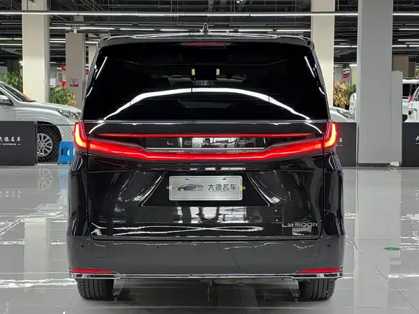 Lexus LM 2025